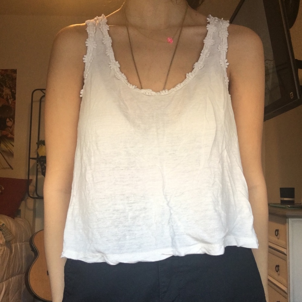 loose and flowy top 🤍
